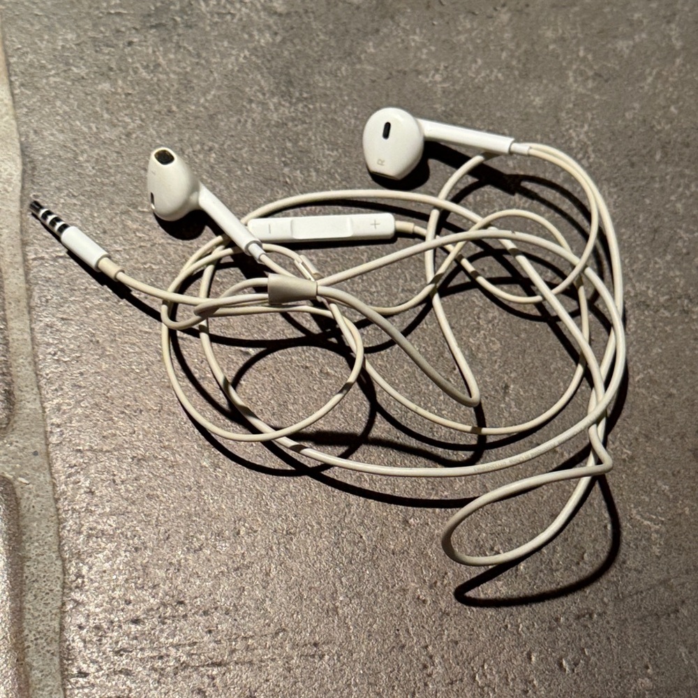 Genuine Apple Headphones 3.5mm Jack for iPhone with microphone EarPods Earphones